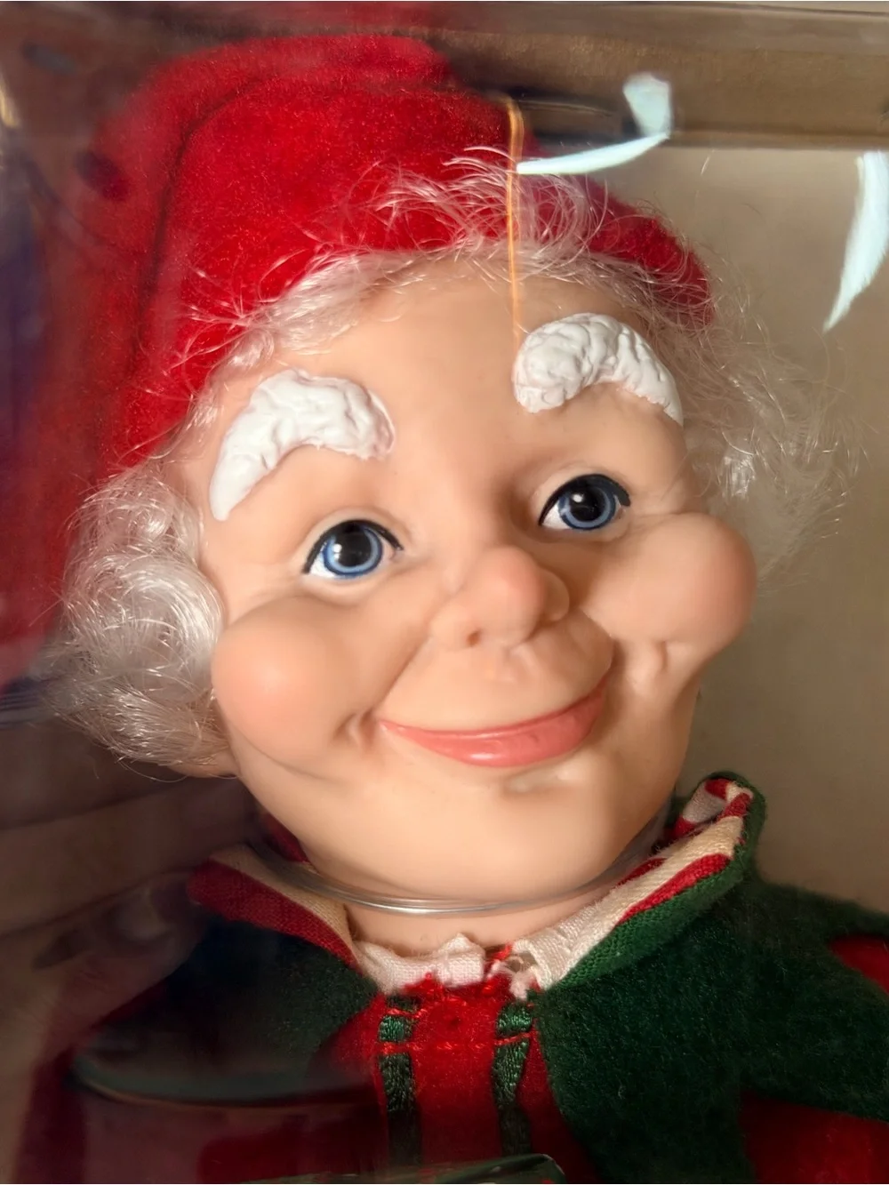 Holiday Creations 16” Moving Figure Plays Musical Christmas Battery Operated Elf